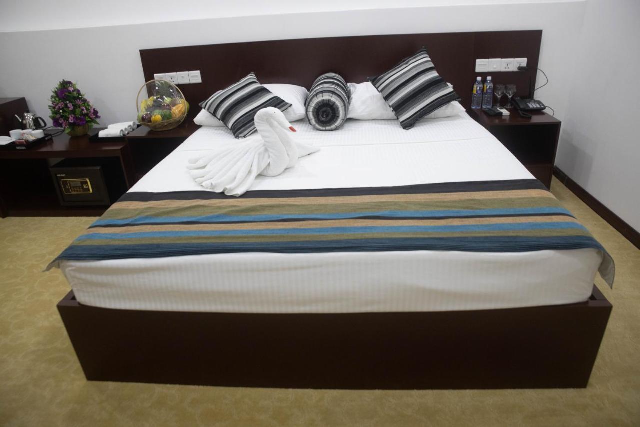 Hotel Kamrel Kurunegala Luaran gambar