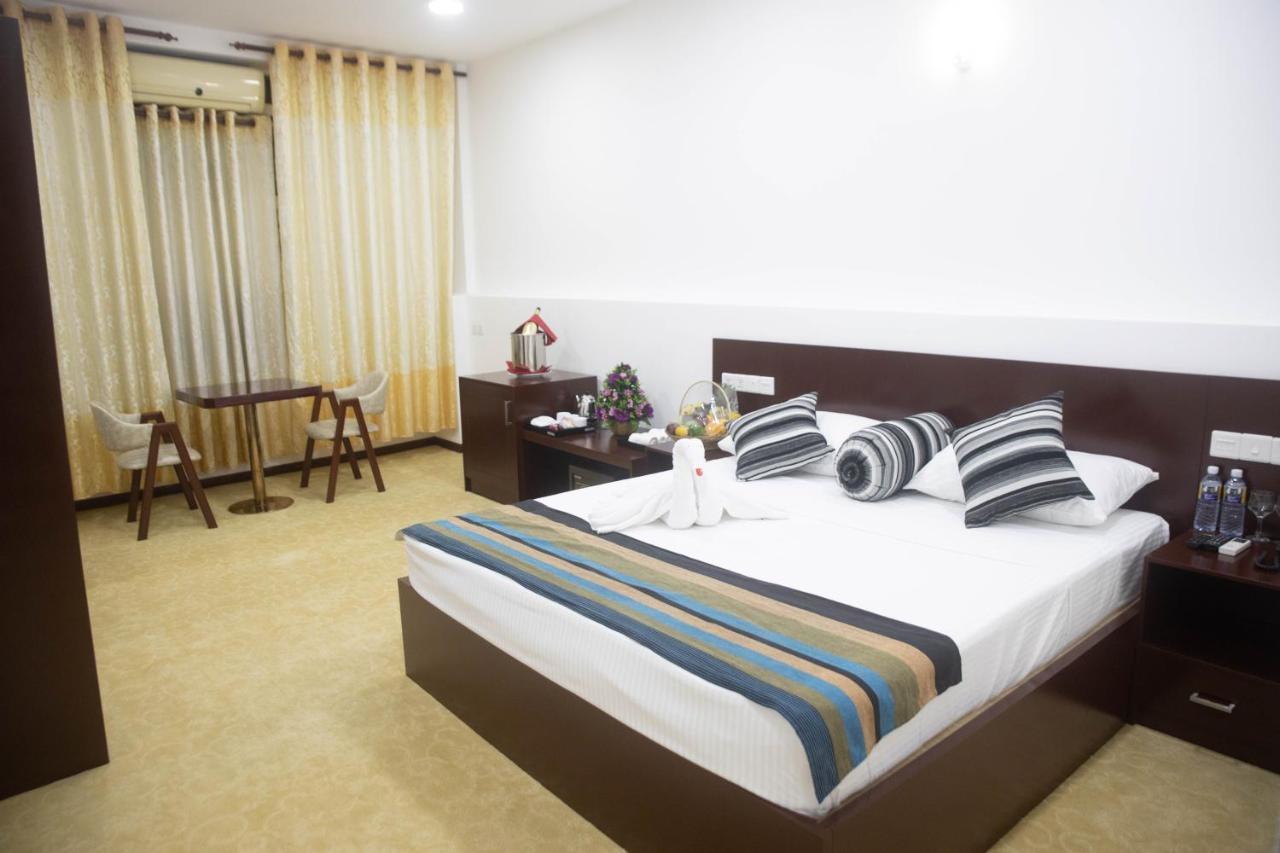 Hotel Kamrel Kurunegala Luaran gambar