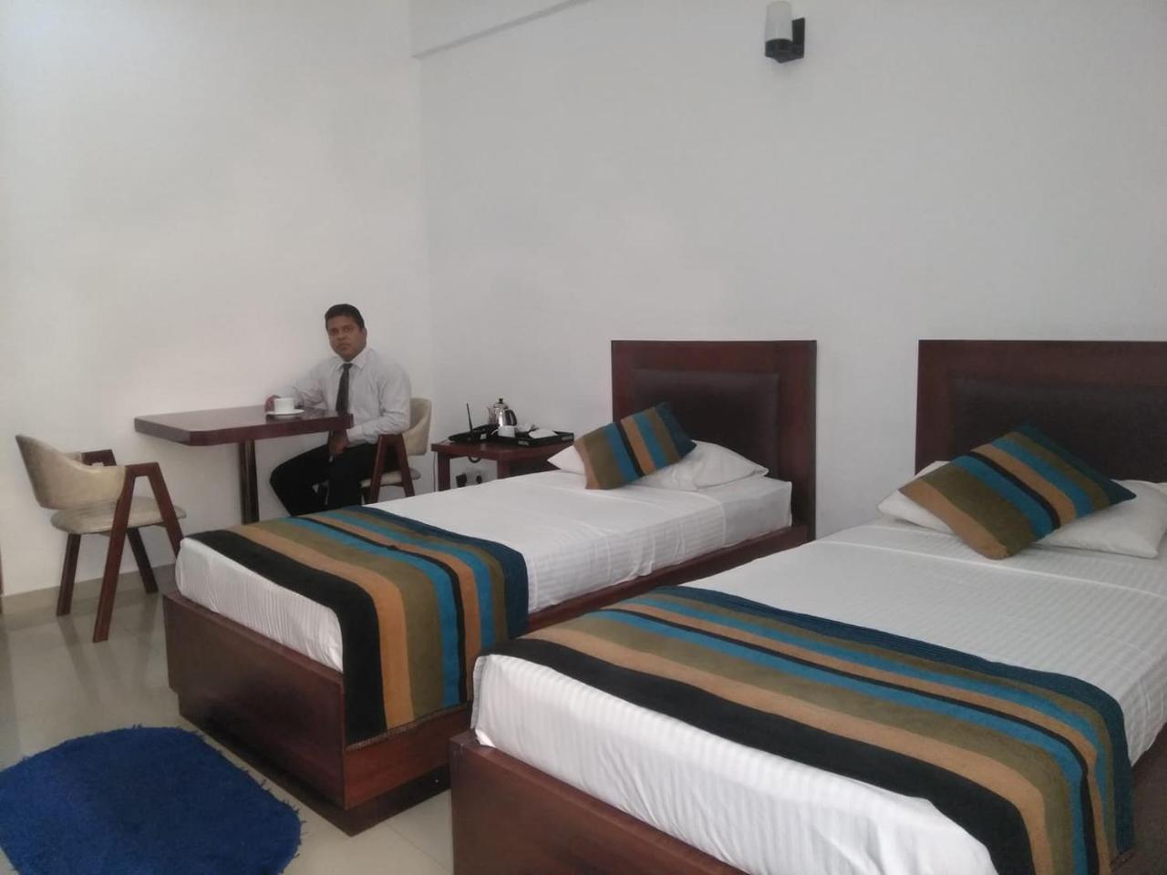 Hotel Kamrel Kurunegala Luaran gambar