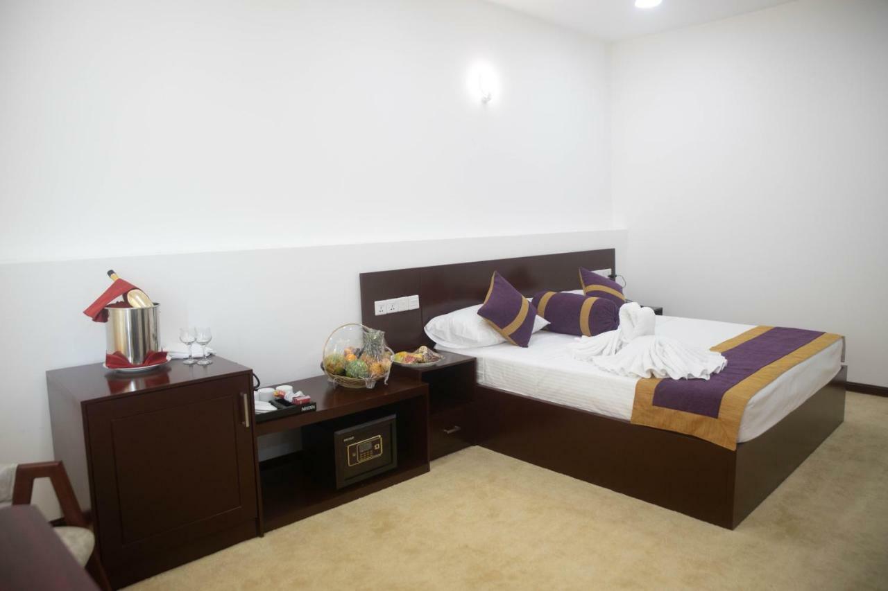 Hotel Kamrel Kurunegala Luaran gambar